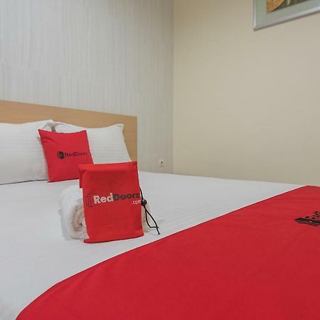 Hotel Reddoorz Near Mt Haryono Semarang Esterno foto