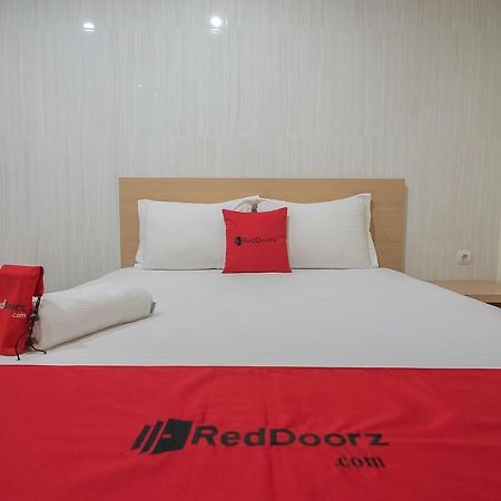 Hotel Reddoorz Near Mt Haryono Semarang Esterno foto