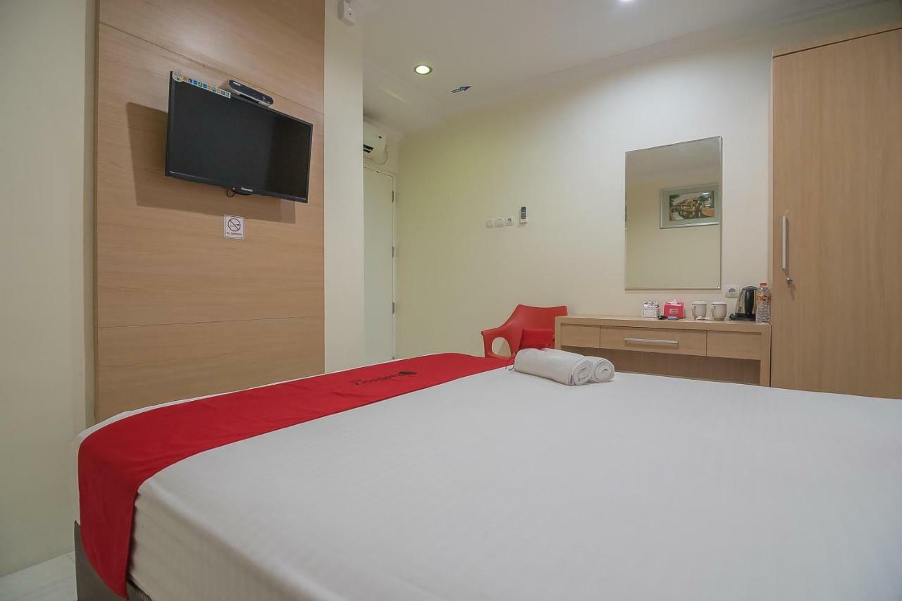 Hotel Reddoorz Near Mt Haryono Semarang Esterno foto
