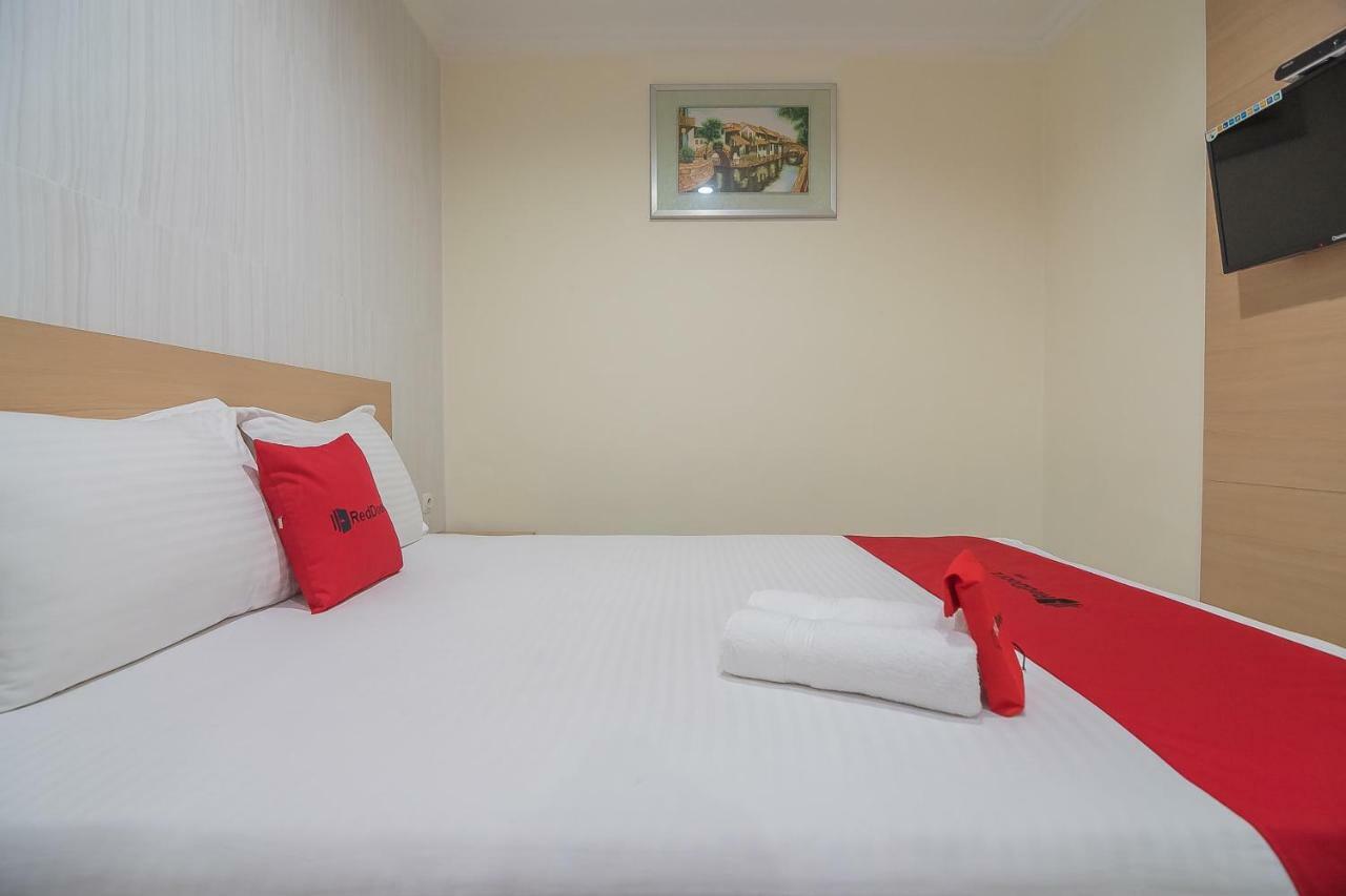 Hotel Reddoorz Near Mt Haryono Semarang Esterno foto