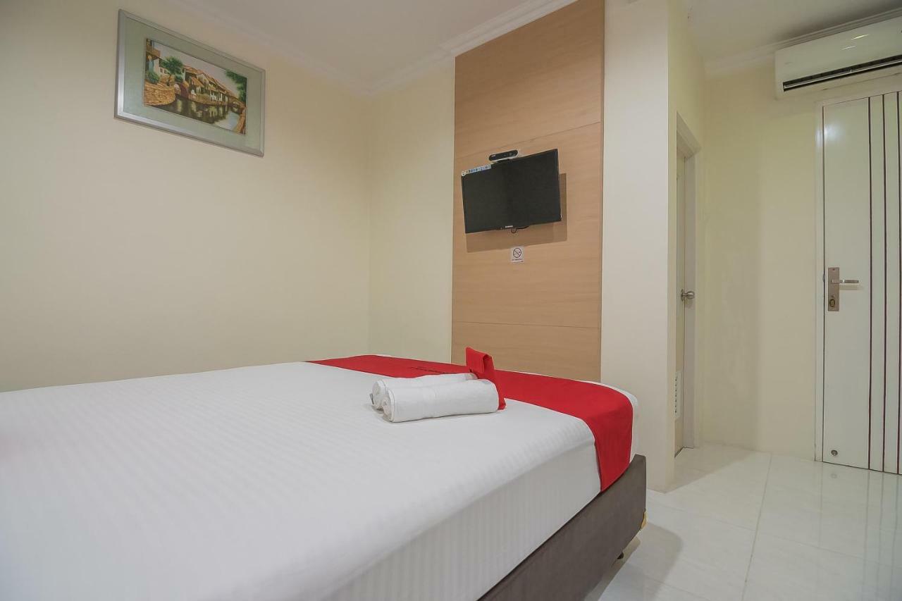Hotel Reddoorz Near Mt Haryono Semarang Esterno foto