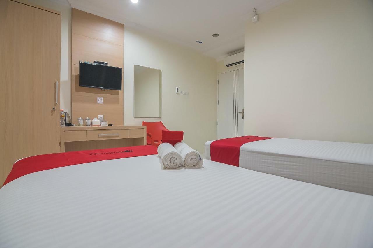 Hotel Reddoorz Near Mt Haryono Semarang Esterno foto