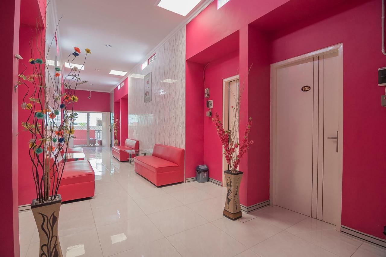 Hotel Reddoorz Near Mt Haryono Semarang Esterno foto